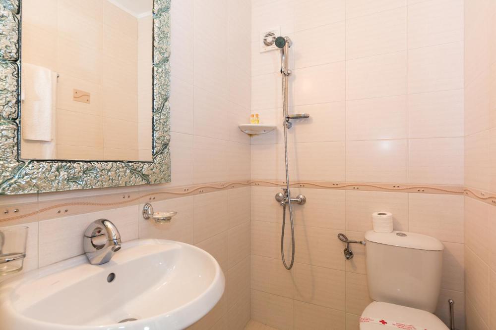 One-Bedroom Suite with Balcony